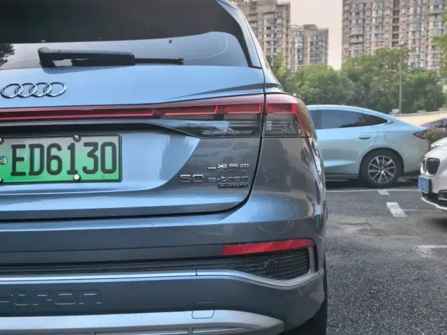 Audi Q4 e-tron — Фото автомобиля 6