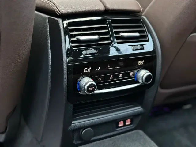 BMW 5 Series — Фото автомобиля 12