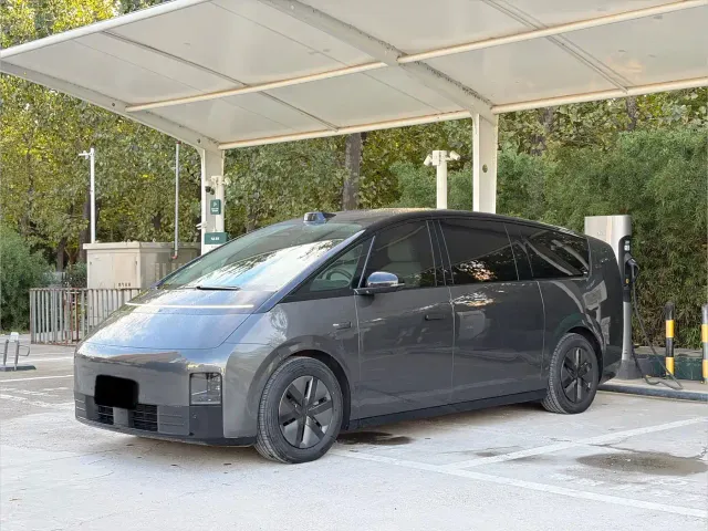 Фотография автомобиля — Li Auto MEGA