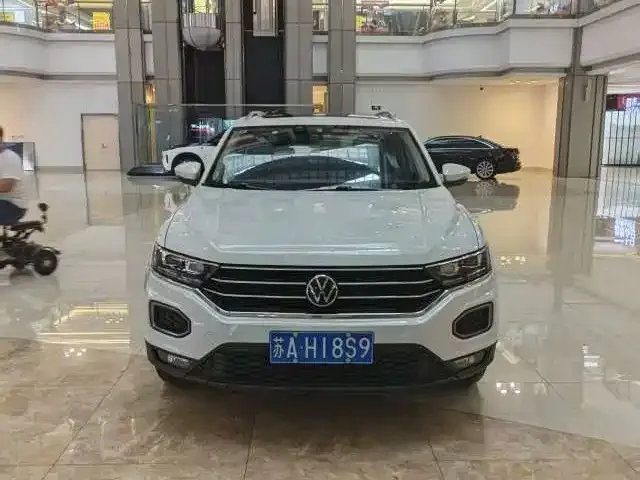 Volkswagen T-Roc — Фото автомобиля 2