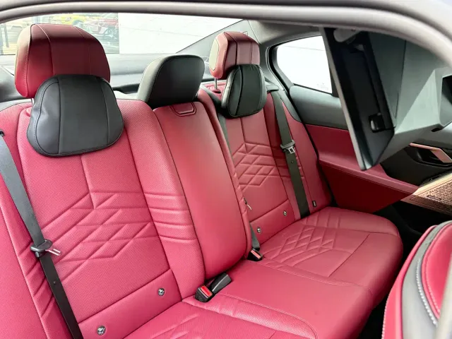BMW 5 Series — Фото автомобиля 16