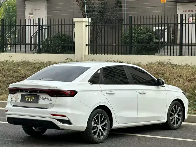 Geely Emgrand — Фото автомобиля 9