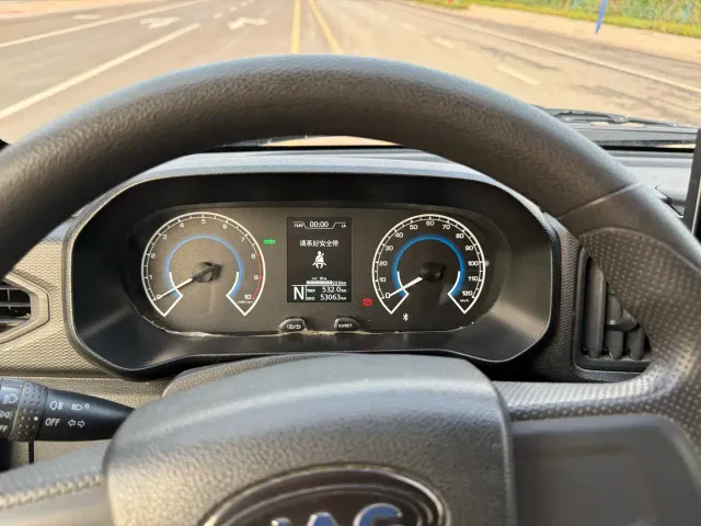 JAC Motors Blue Cat — Фото автомобиля 12