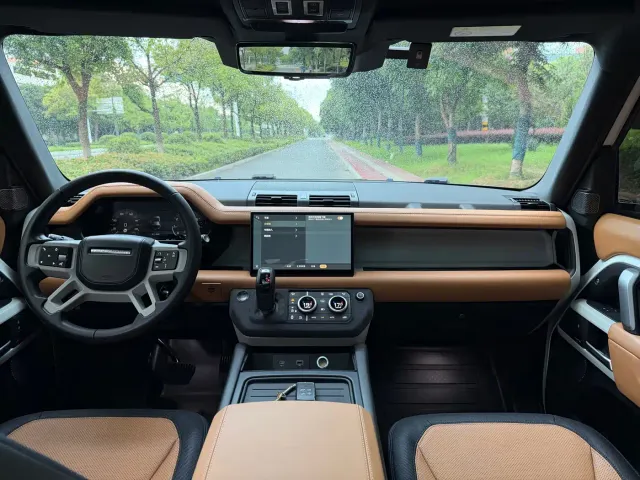 Land Rover Defender — Фото автомобиля 13