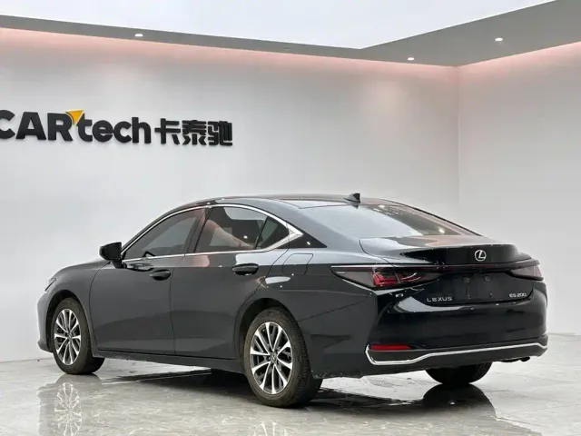 Lexus ES — Фото автомобиля 3