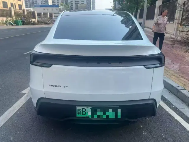 Tesla Model Y — Фото автомобиля 5