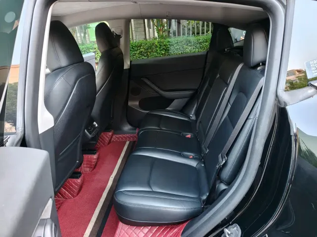 Tesla Model Y — Фото автомобиля 7