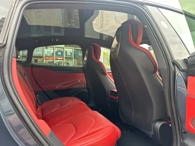 Xiaomi SU7 — Фото автомобиля 9