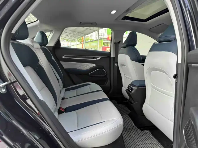 Geely Emgrand — Фото автомобиля 10