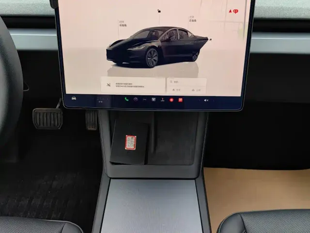 Tesla Model 3 — Фото автомобиля 9