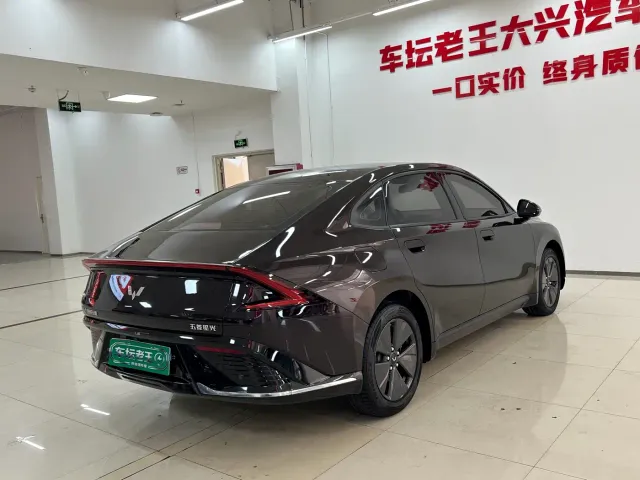 Wuling Starlight — Фото автомобиля 10