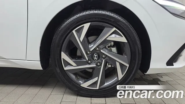 Hyundai AVANTE Новый Avante (CN7) — Фото автомобиля 21