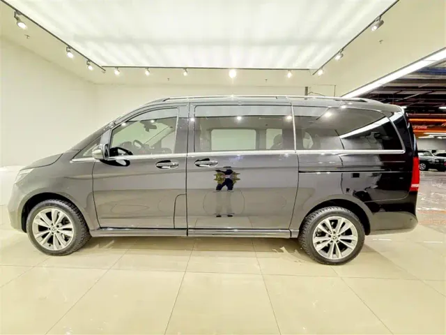 Mercedes-Benz V-Class — Фото автомобиля 12