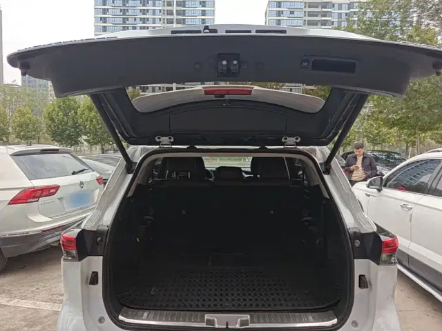 Toyota Highlander — Фото автомобиля 18