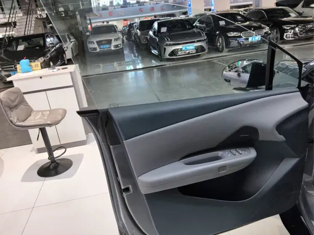 Lynk & Co Z20 — Фото автомобиля 6