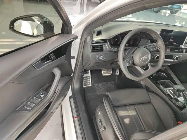Audi A4L — Фото автомобиля 15