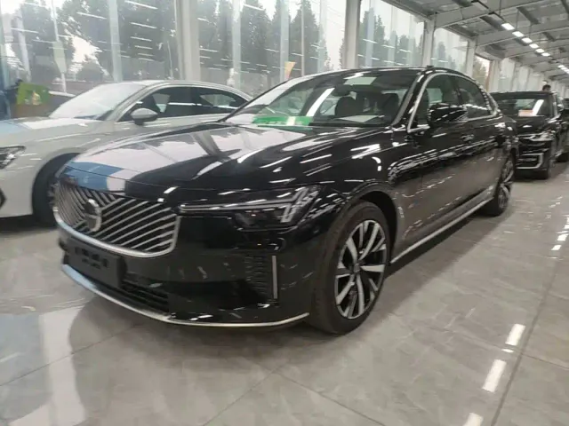 Фотография автомобиля — Volvo S90