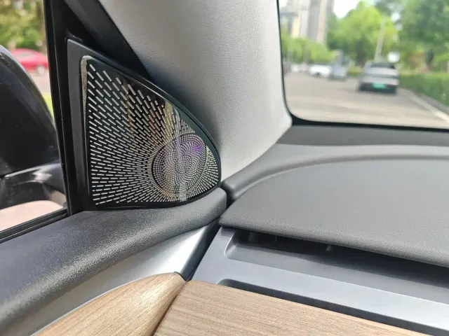Tesla Model Y — Фото автомобиля 24