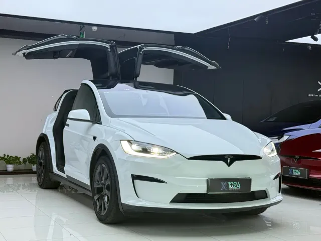 Tesla Model X — Фото автомобиля 3