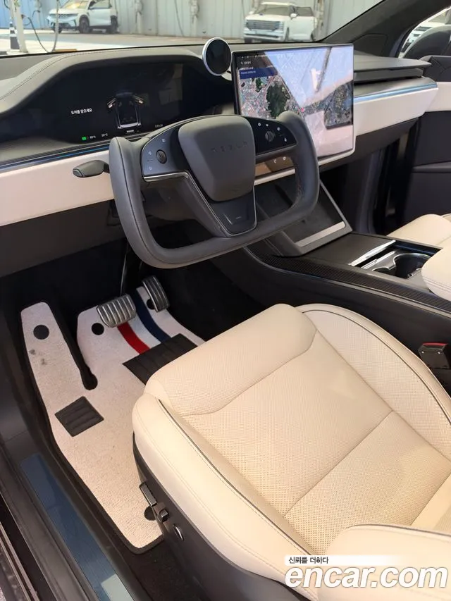 Tesla Model X — Фото автомобиля 5