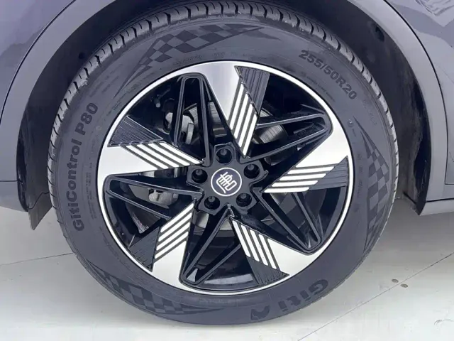 BYD Tang — Фото автомобиля 12