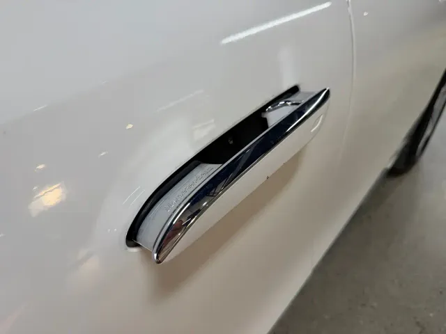 Mercedes-Benz E-Class — Фото автомобиля 28