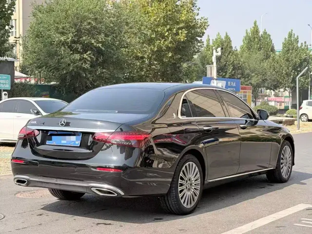 Mercedes-Benz E-Class — Фото автомобиля 4