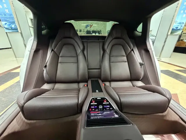 Porsche Panamera — Фото автомобиля 12