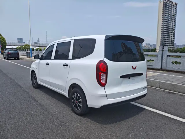 Wuling Hongguang — Фото автомобиля 5