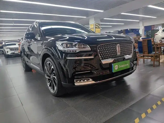 Lincoln Aviator — Фото автомобиля 3