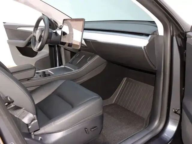 Tesla Model Y — Фото автомобиля 8