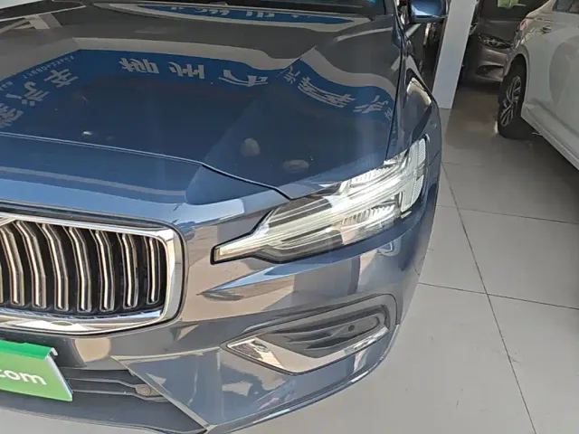 Volvo S60 — Фото автомобиля 23