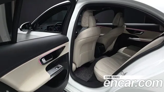 Mercedes-Benz E-Class — Фото автомобиля 23