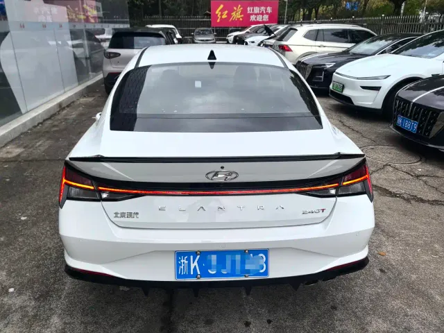 Hyundai Elantra — Фото автомобиля 12