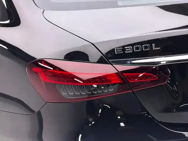 Mercedes-Benz E-Class — Фото автомобиля 19