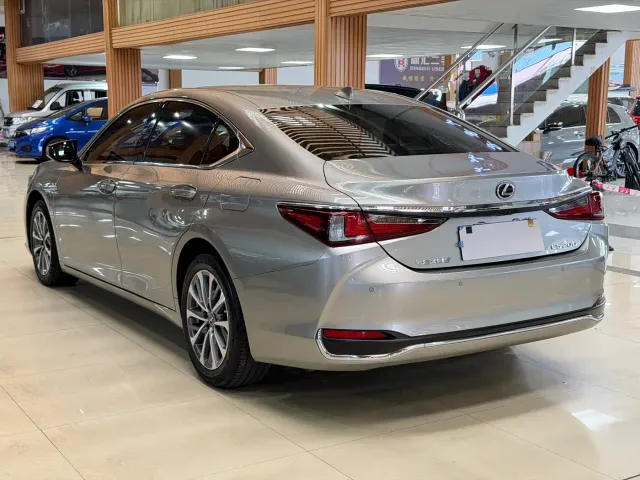 Lexus ES — Фото автомобиля 27