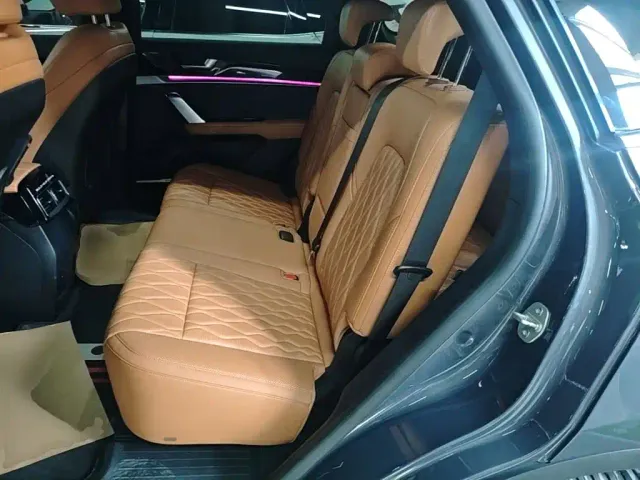 BYD Tang — Фото автомобиля 16