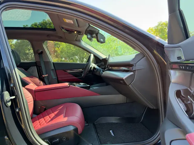 BMW 5 Series — Фото автомобиля 10