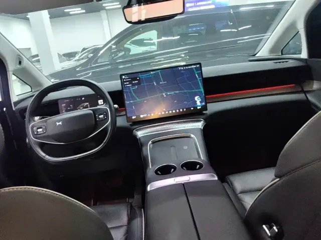 Xpeng X9 — Фото автомобиля 9
