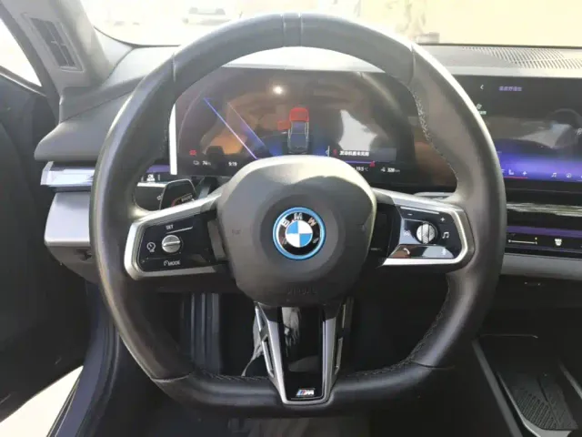 BMW i5 — Фото автомобиля 10