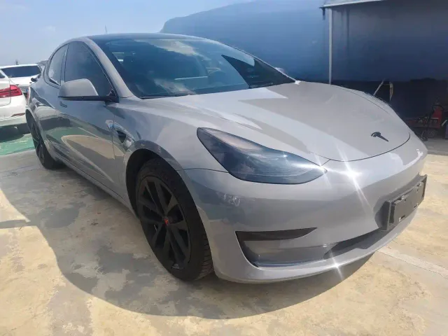 Tesla Model 3 — Фото автомобиля 3
