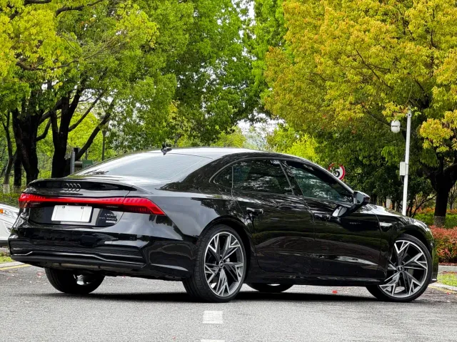 Audi A7L — Фото автомобиля 3