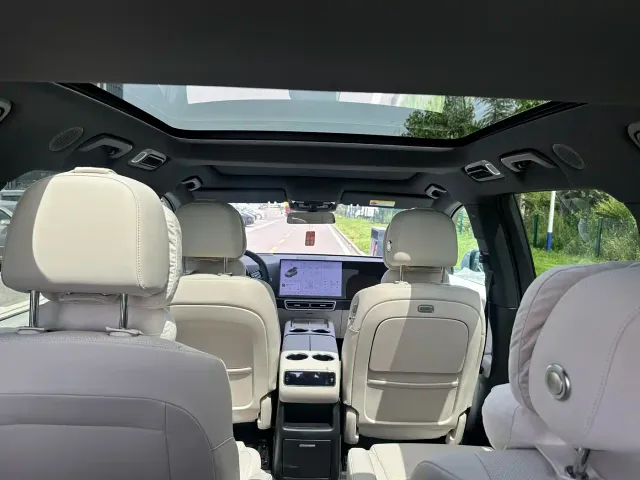 Li Auto L8 — Фото автомобиля 9