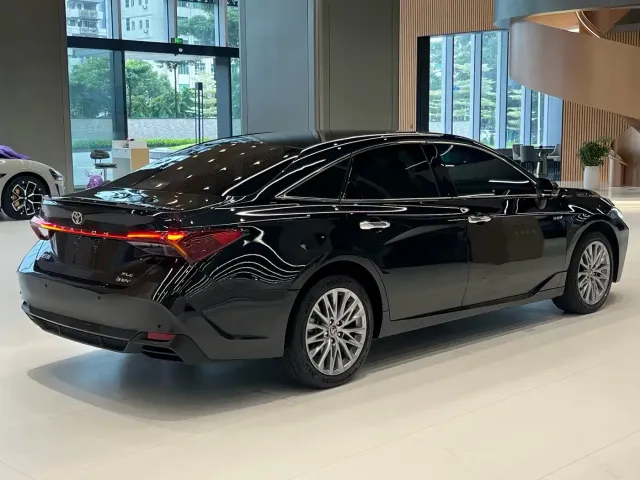 Toyota Avalon — Фото автомобиля 5