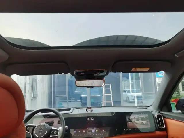 AITO Wenjie AITO M8 2025 Range Extender Max+ Edition 53.4kWh 5-seater — Фото автомобиля 19