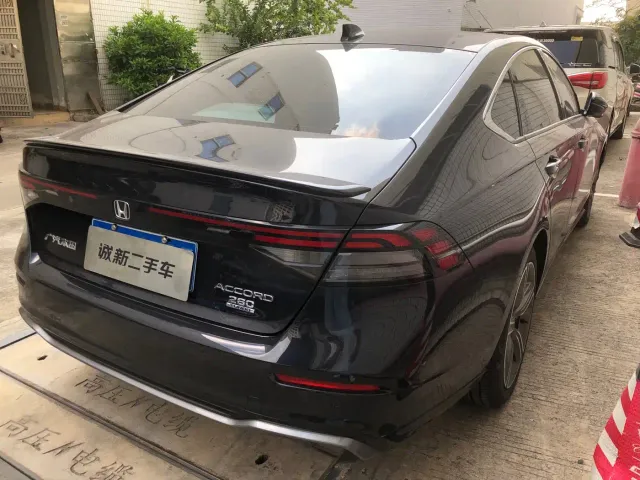 Honda Accord — Фото автомобиля 3