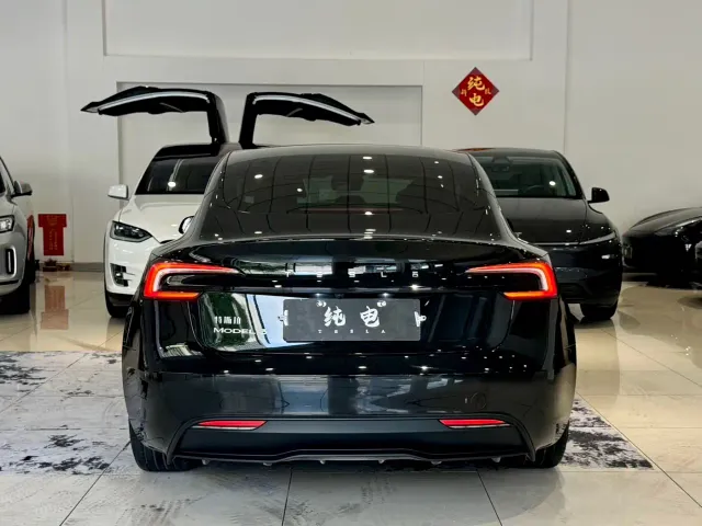 Tesla Model 3 — Фото автомобиля 14