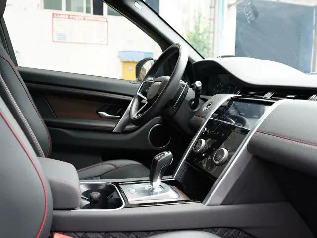 Land Rover Discovery Sport — Фото автомобиля 11