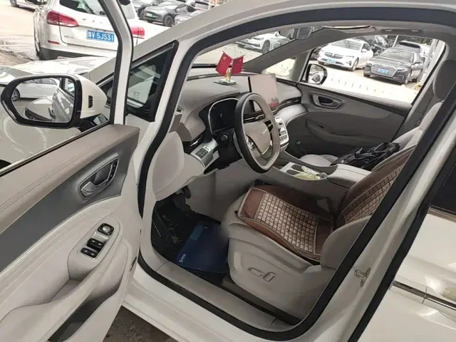 Roewe iMAX8 — Фото автомобиля 15