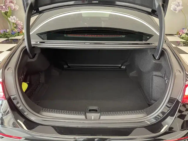 Mercedes-Benz E-Class — Фото автомобиля 13